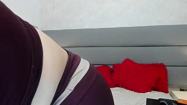 MillyHotsoon - tease my big ass in face subb