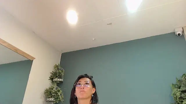 SharisWillian - Oil on my boobs + squish them