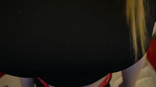 IceDanielles - Striptease