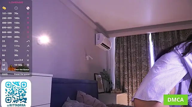 LizbethGee - water drips on my titties
