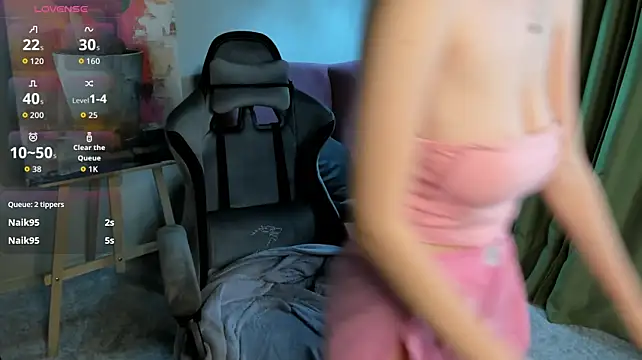 Eva_Leeee - add ice on my big boobs and hard nipples
