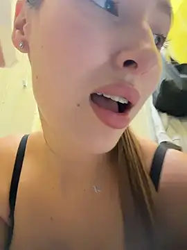 Coconut_milk - Camel toe near urinal in man`s wc