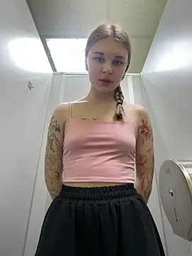 -MiaKitty - Topless with door open 60 sec in WC