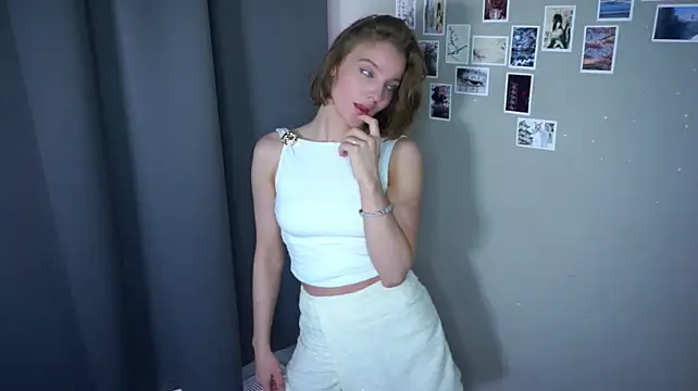 ElvinaBusuttill - lick my lips