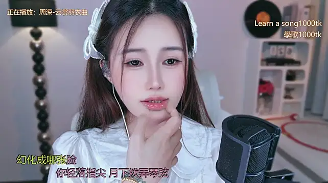 Babykitty- - 小雨上班只为了下班 工资只够三餐