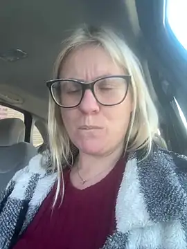 Lady_gloria69 - 2 doigt chatte