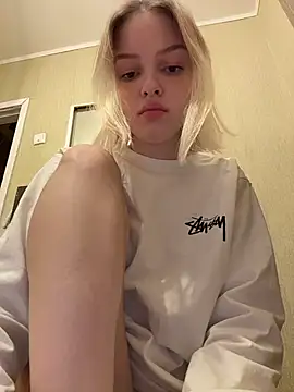 AshleyMur - play with nipple piercing