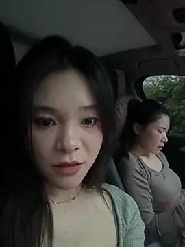 Kiera-T - 双人漏奶