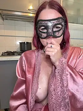 La_prunette - Zoom chatte + caresses