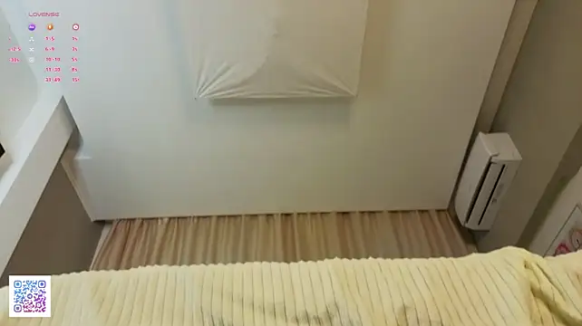 SunnySikarskie - Take this wet T-shirt off me