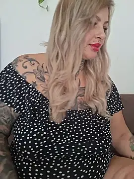 CandyCurvess - HOT VID LT