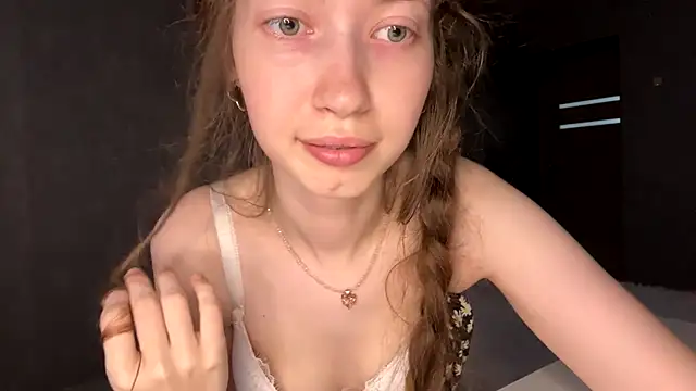 Emily_Mur_ - Eye contact