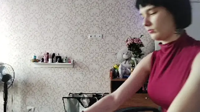 LeanZealand - Rub cream on my tits