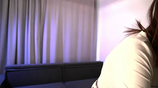 Leyla_crsh - Squeeze my tits close up