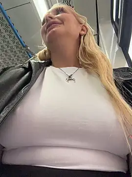 Elfi_InPublic - Suck finger+pinch nipples in bus stop
