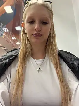 Elfi_InPublic - Suck finger+pinch nipples in bus stop