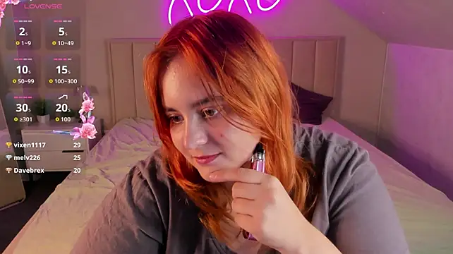 Alica_Keller - Squeeze ass