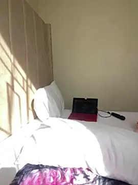 Sexyislan - Ride dildo on floor and squirt