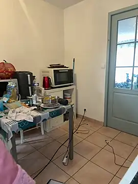 La_prunette - Zoom chatte + caresses