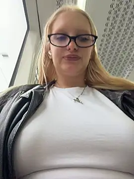 Elfi_InPublic - Suck finger+pinch nipples in bus stop