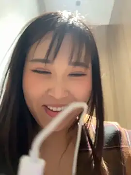 Doreennn - 太热了，去雨中把自己淋湿透