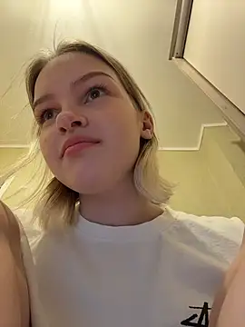AshleyMur - play with nipple piercing