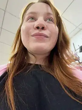 SlavicCandy - flash pussy in a public shopping centre