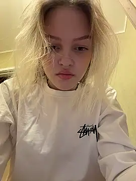 AshleyMur - play with nipple piercing