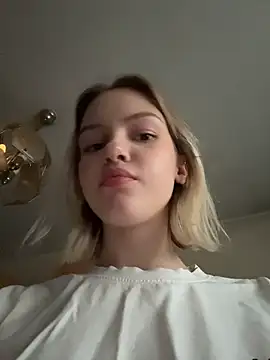 AshleyMur - play with nipple piercing