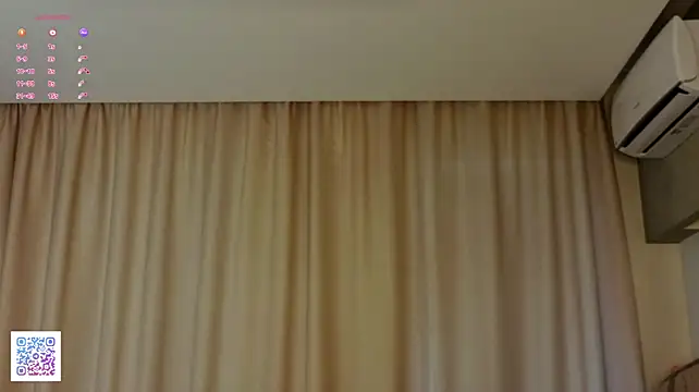 SunnySikarskie - Saliva is dripping onto my boobs