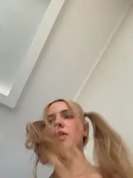 EllaBaby18 - SQUIRT + LICK FINGERS