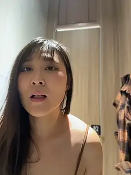 Doreennn - 太热了，去雨中把自己淋湿透