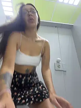Jennxxx- - Loud SLAPS 5х on NAKED butt in public WC