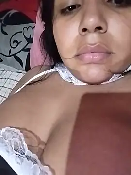 ESMERALDA1331 - Soy nueva jiji