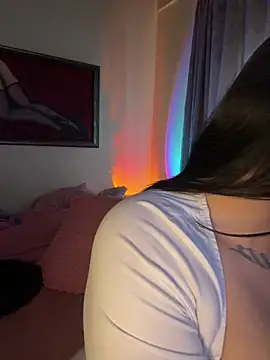 Lana_Hands