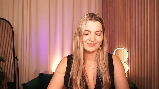 LucreciaStorm - boobs zoom + massage