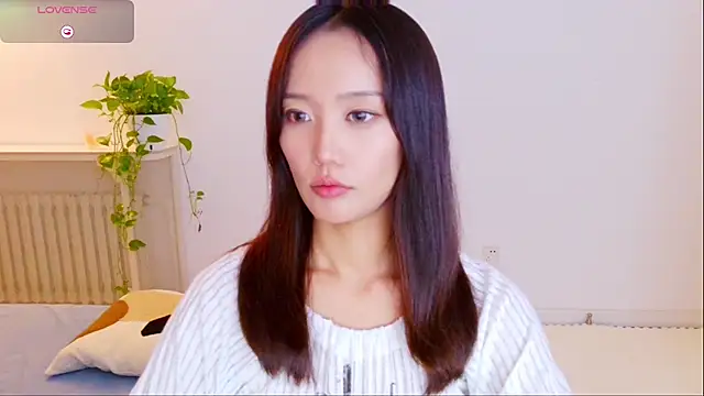 Yufenna - hand in jeans touch my pussy