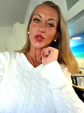 Housewifebella - 😈Boob Massage