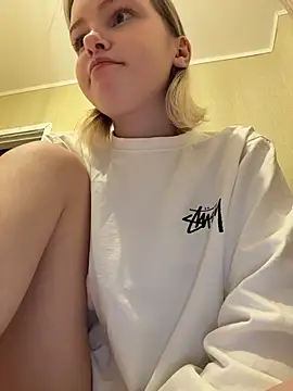 AshleyMur - play with nipple piercing