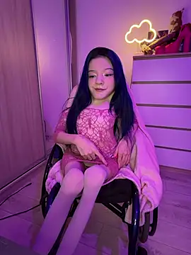 MiniSophiaa - Show ass/doggy 5min
