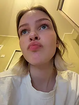 AshleyMur - play with nipple piercing