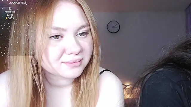 Koshecbka_sobachka777 - Lily the brunette takes off top