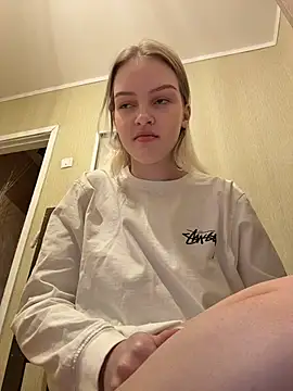 AshleyMur - play with nipple piercing