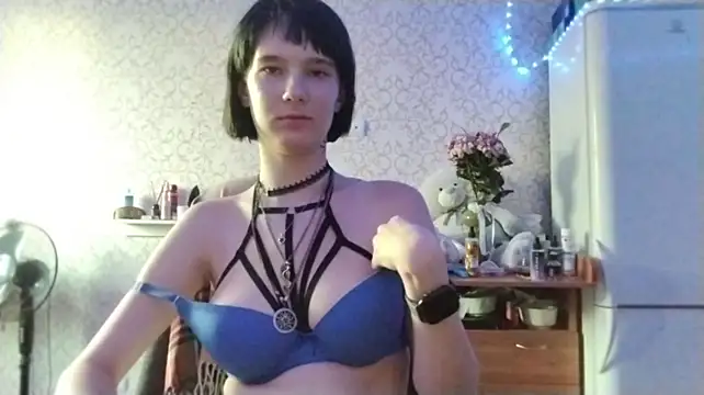 LeanZealand - Rub cream on my tits