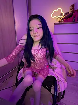MiniSophiaa - Show ass/doggy 5min