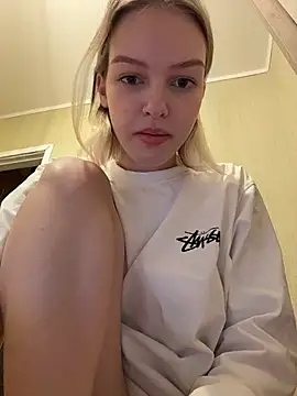 AshleyMur - play with nipple piercing