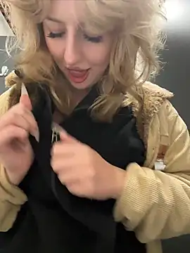 RonnieKiss - Dildo in pussy