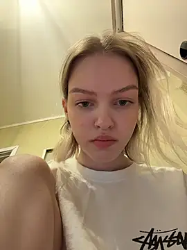 AshleyMur - play with nipple piercing