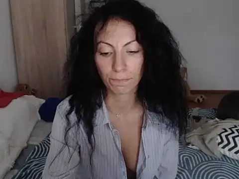 Emmatoo - show pussy