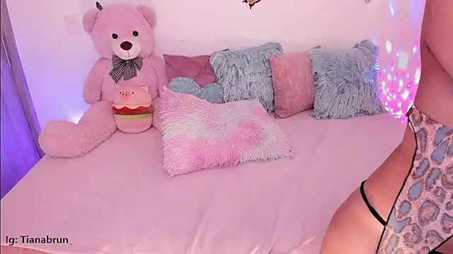 Zara_uwu_ - Tits out